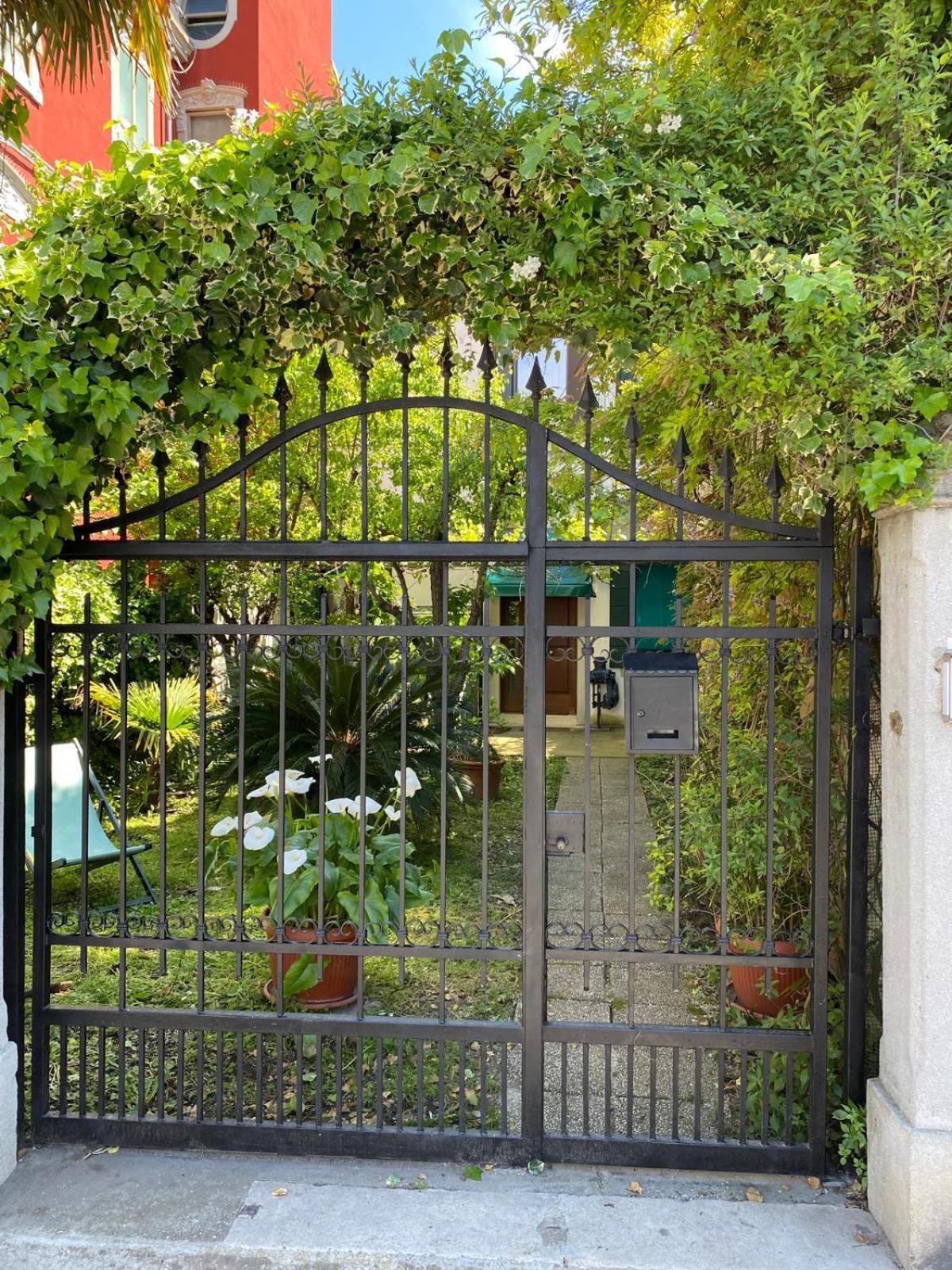 Rose House With Private Garden Apartman Lido di Venezia Kültér fotó